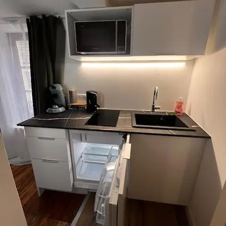 L'absinthe Au Coeur De דירה